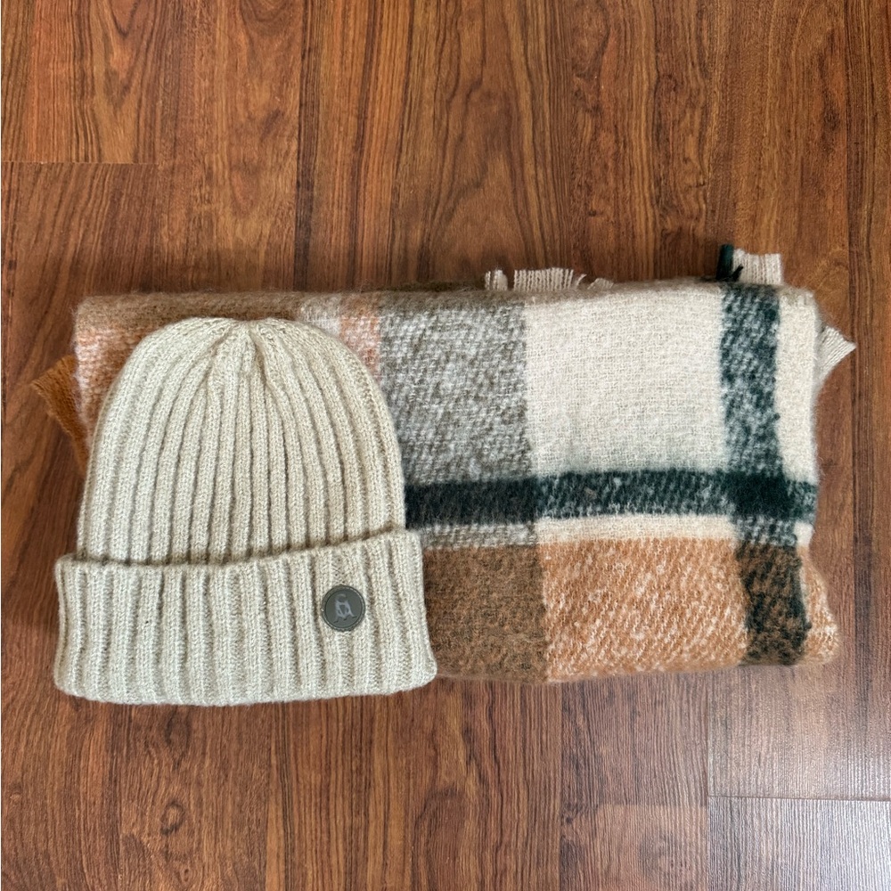 Steve Madden Brown/Green Hat and Scarf Set
